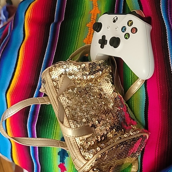Gold sequin New York & Company cross body bag - Picture 5 of 5